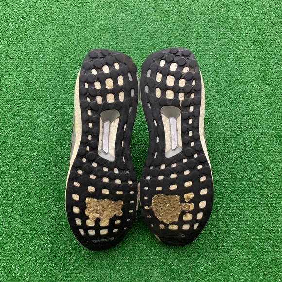 🔋Adidas Ultraboost 2.0 “Glow In the dark” (Sz 8) - Picture 7 of 11